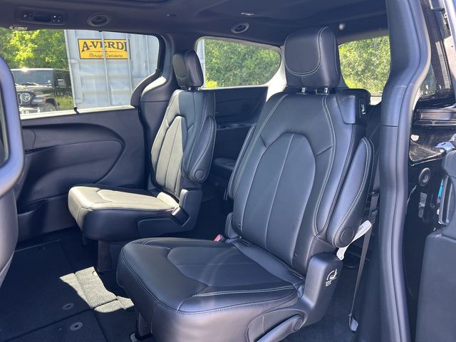 Thumbnail: 2027 Chrysler Pacifica - 30