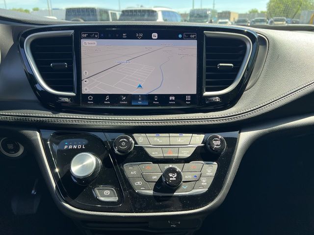 Thumbnail: 2027 Chrysler Pacifica - 15