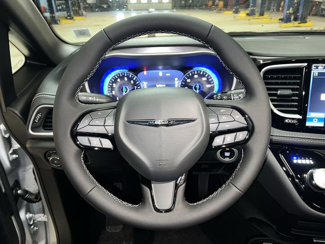 Thumbnail: 2026 Chrysler Pacifica - 14