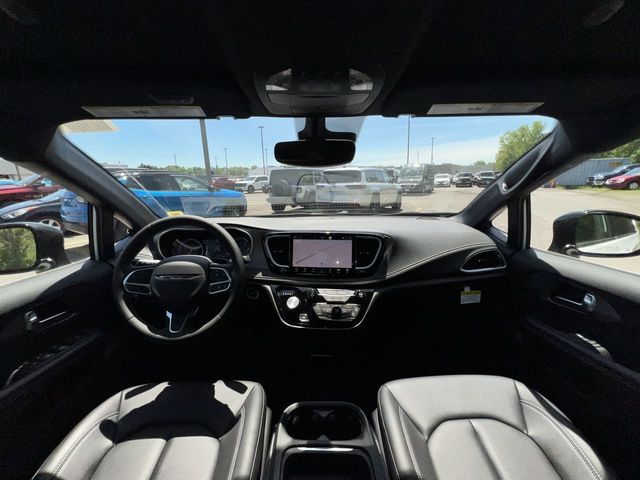 Thumbnail: 2027 Chrysler Pacifica - 14