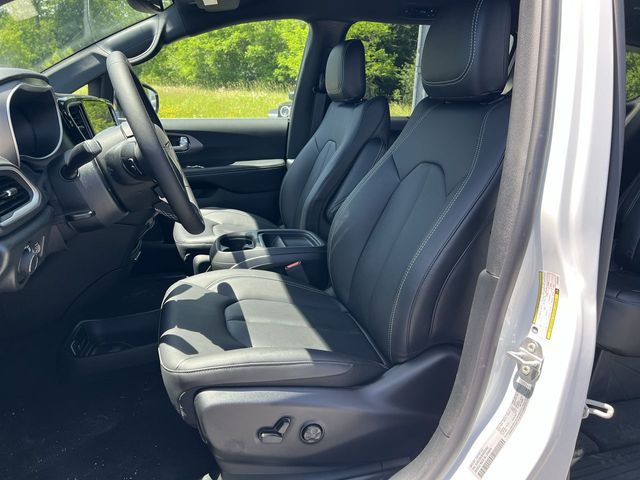 Thumbnail: 2027 Chrysler Pacifica - 10