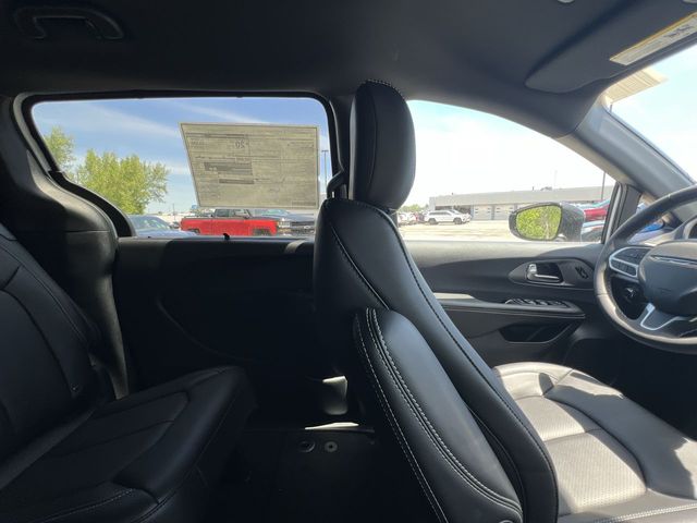 Thumbnail: 2027 Chrysler Pacifica - 29