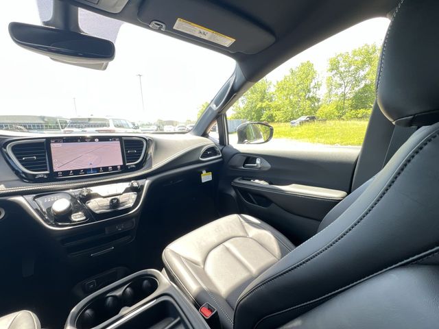 Thumbnail: 2027 Chrysler Pacifica - 9