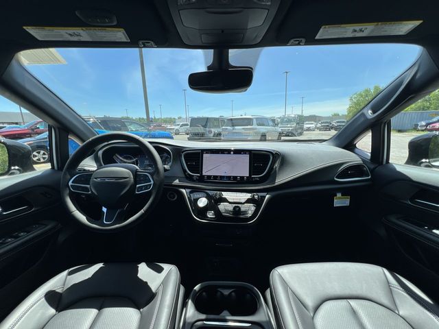 Thumbnail: 2027 Chrysler Pacifica - 12