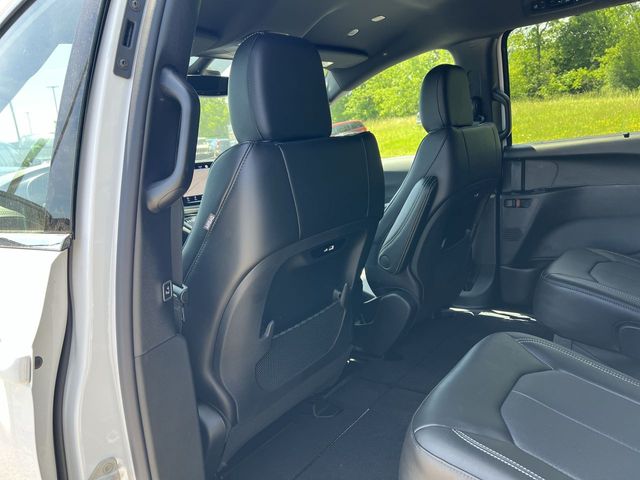 Thumbnail: 2027 Chrysler Pacifica - 30