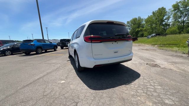 Thumbnail: 2027 Chrysler Pacifica - 18