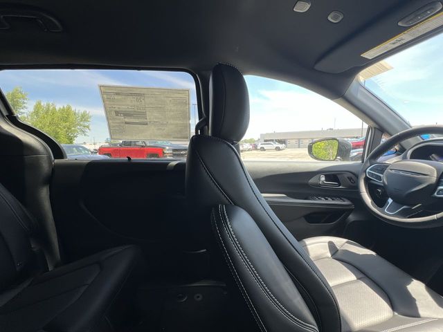 Thumbnail: 2027 Chrysler Pacifica - 28