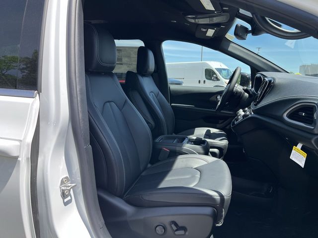 Thumbnail: 2027 Chrysler Pacifica - 33