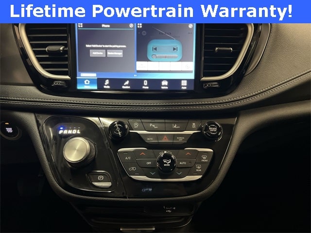 Thumbnail: 2026 Chrysler Pacifica - 15