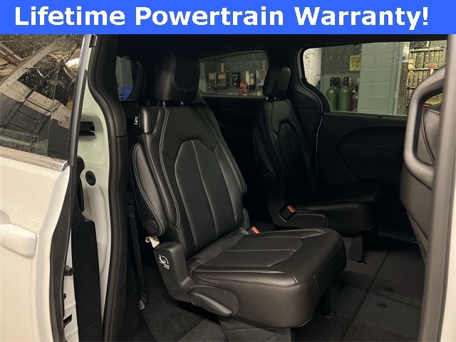 Thumbnail: 2026 Chrysler Pacifica - 24