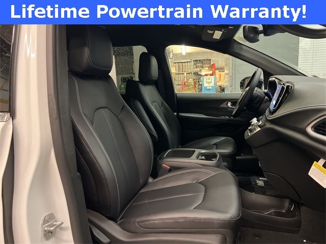 Thumbnail: 2026 Chrysler Pacifica - 12