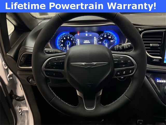 Thumbnail: 2026 Chrysler Pacifica - 14