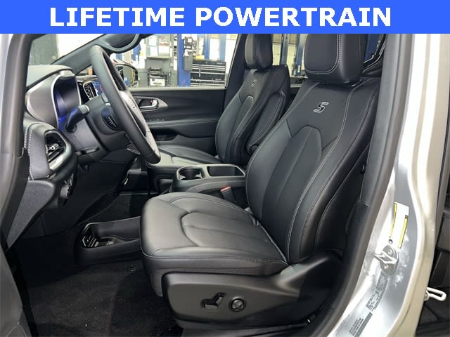 Thumbnail: 2026 Chrysler Pacifica - 11