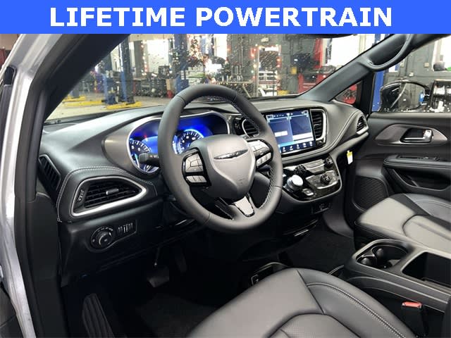 Thumbnail: 2026 Chrysler Pacifica - 2