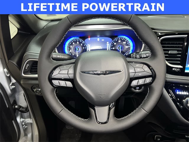 Thumbnail: 2026 Chrysler Pacifica - 14