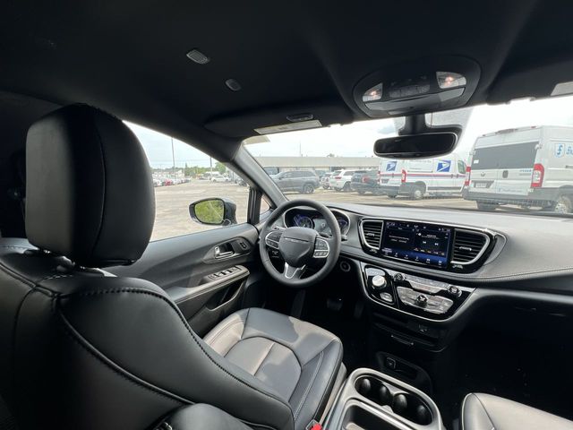 Thumbnail: 2027 Chrysler Pacifica - 10