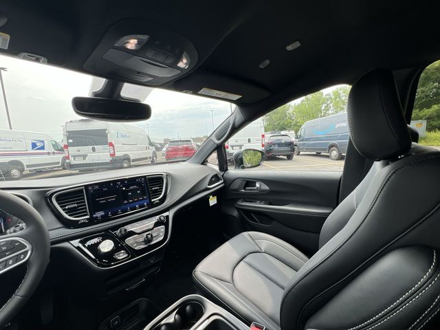 Thumbnail: 2027 Chrysler Pacifica - 25