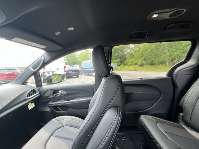 Thumbnail: 2027 Chrysler Pacifica - 13