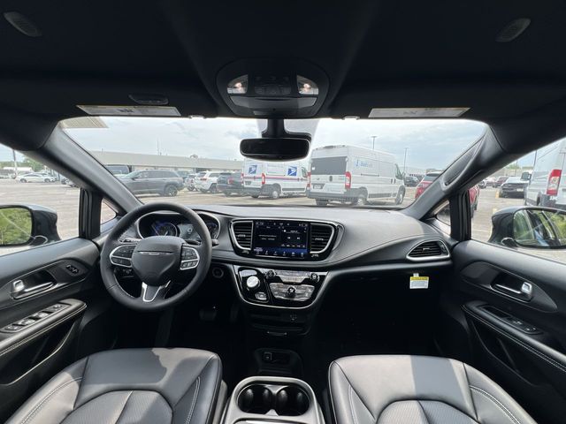 Thumbnail: 2027 Chrysler Pacifica - 2