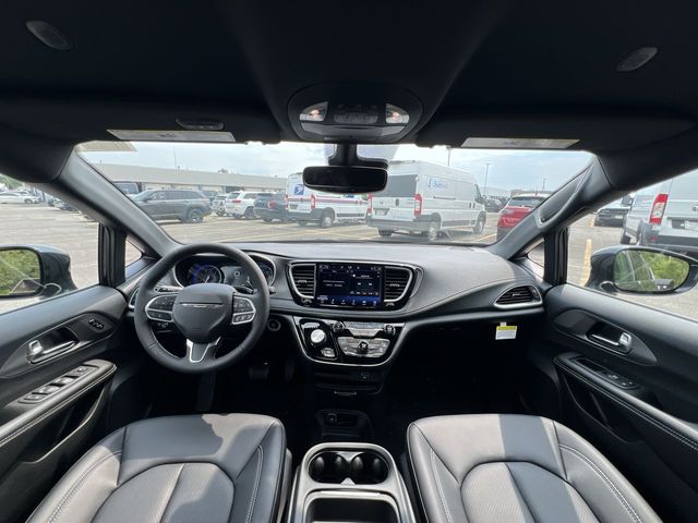Thumbnail: 2027 Chrysler Pacifica - 15