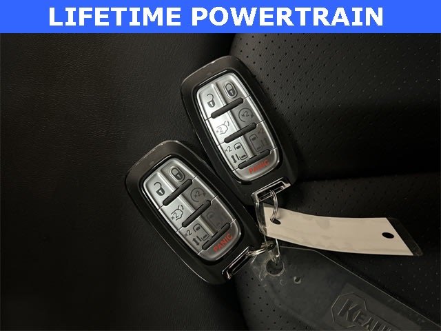 Thumbnail: 2026 Chrysler Pacifica - 18