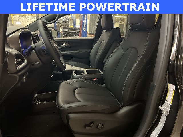 Thumbnail: 2026 Chrysler Pacifica - 11