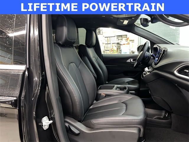 Thumbnail: 2026 Chrysler Pacifica - 12