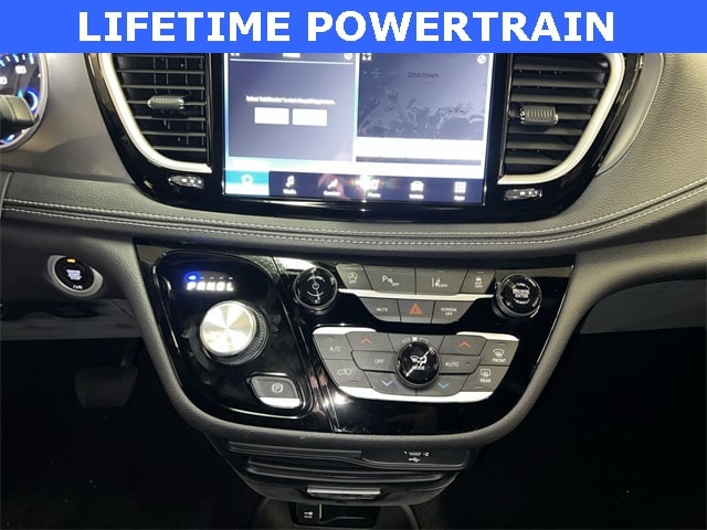 Thumbnail: 2026 Chrysler Pacifica - 15