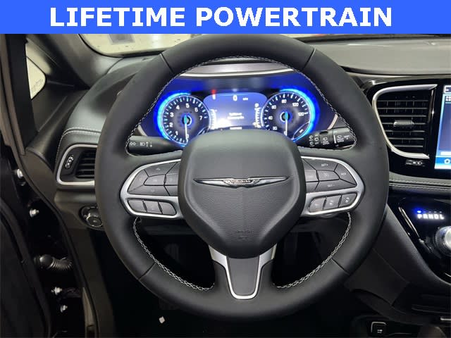 Thumbnail: 2026 Chrysler Pacifica - 14