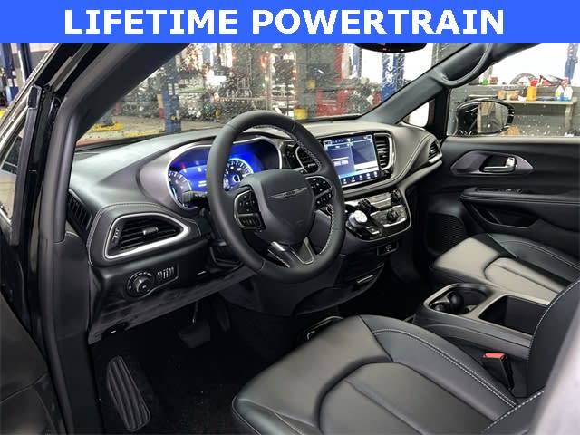 Thumbnail: 2026 Chrysler Pacifica - 2