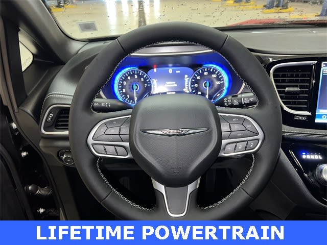 Thumbnail: 2026 Chrysler Pacifica - 14