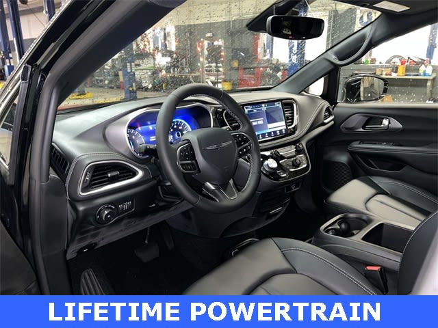 Thumbnail: 2026 Chrysler Pacifica - 2