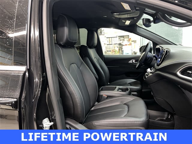 Thumbnail: 2026 Chrysler Pacifica - 12