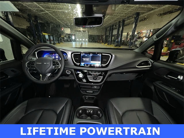 Thumbnail: 2026 Chrysler Pacifica - 10