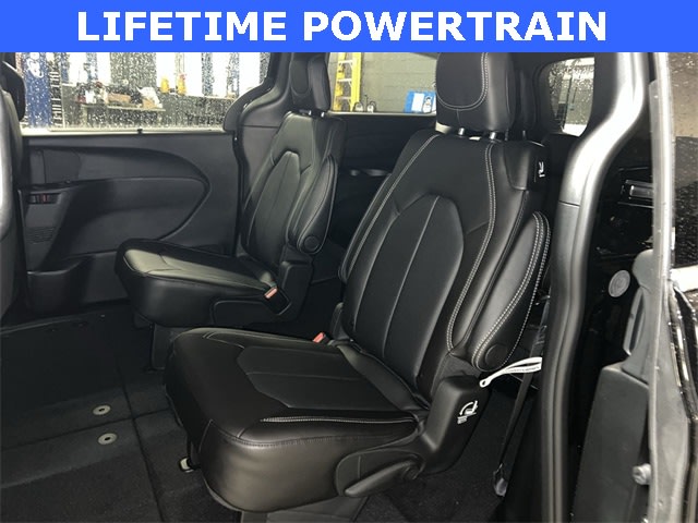 Thumbnail: 2026 Chrysler Pacifica - 13