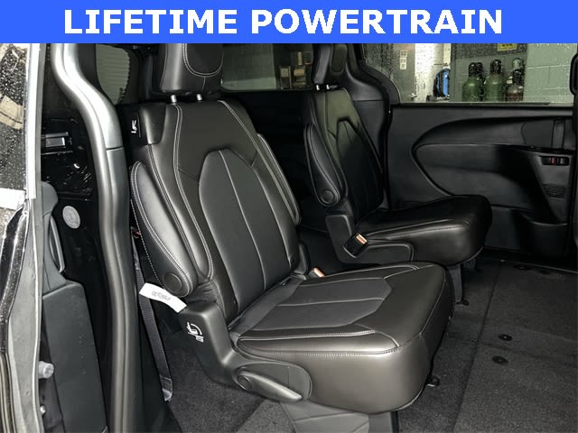 Thumbnail: 2026 Chrysler Pacifica - 24