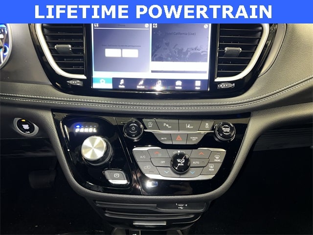 Thumbnail: 2026 Chrysler Pacifica - 15