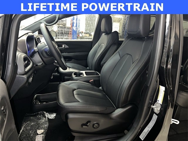 Thumbnail: 2026 Chrysler Pacifica - 11