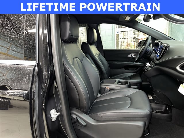 Thumbnail: 2026 Chrysler Pacifica - 12