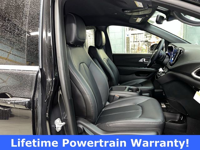 Thumbnail: 2026 Chrysler Pacifica - 12