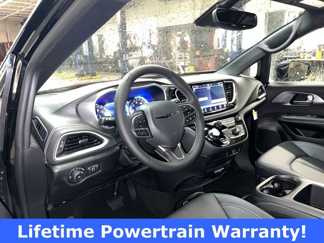 Thumbnail: 2026 Chrysler Pacifica - 2