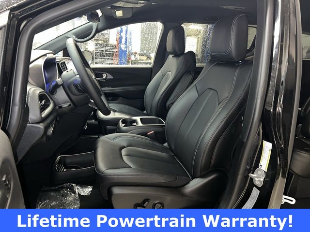 Thumbnail: 2026 Chrysler Pacifica - 11