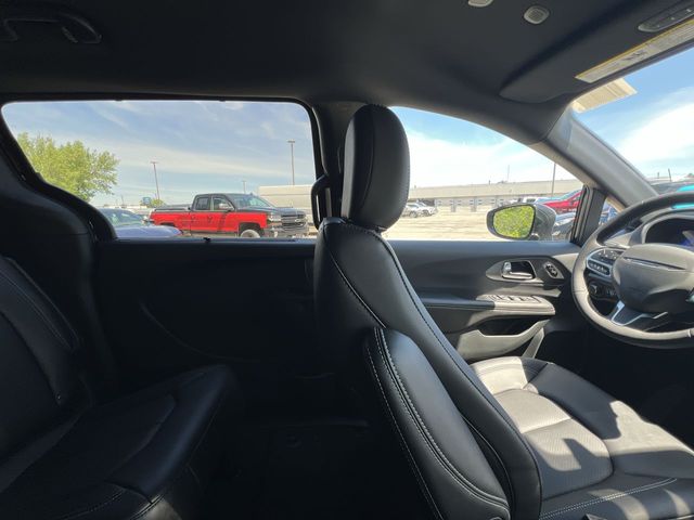 Thumbnail: 2027 Chrysler Pacifica - 12