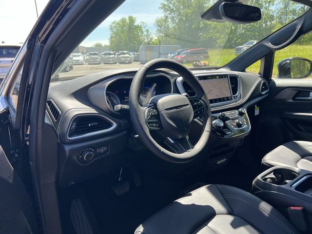 Thumbnail: 2027 Chrysler Pacifica - 14