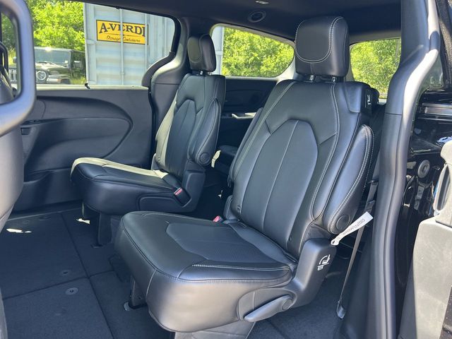 Thumbnail: 2027 Chrysler Pacifica - 30