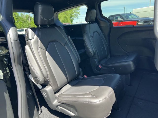 Thumbnail: 2027 Chrysler Pacifica - 31