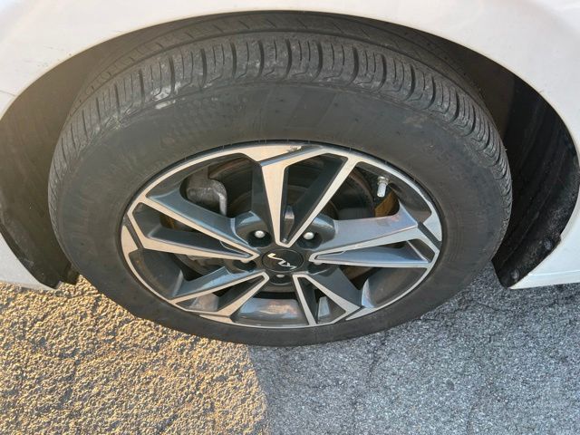 Thumbnail: 2024 Kia Forte - 8
