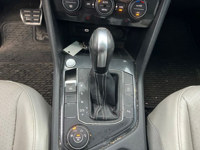 Thumbnail: 2021 Volkswagen Tiguan - 16