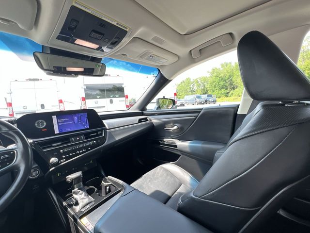 Thumbnail: 2024 Lexus ES - 10