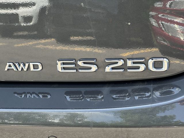 Thumbnail: 2024 Lexus ES - 7
